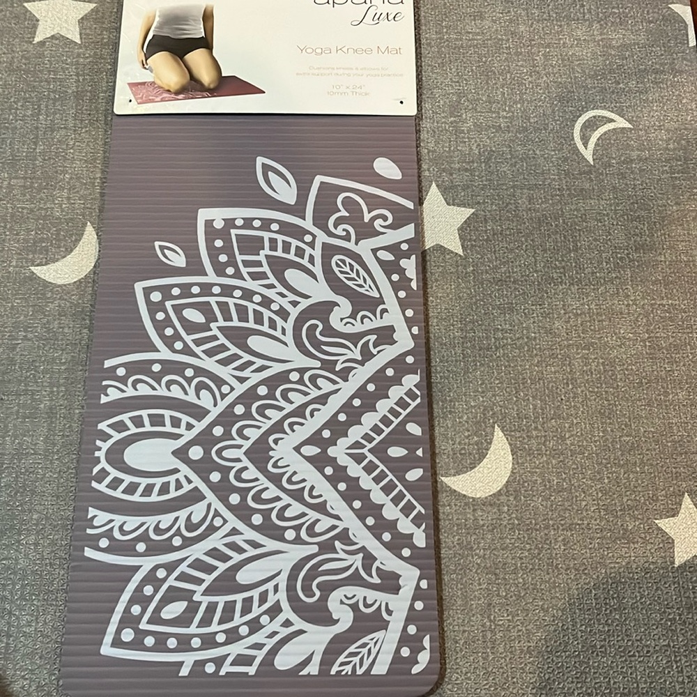 Purple Yoga Knee Mat NEW